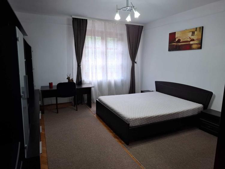 Apartament cu 4 camere decomandat în Tătărași