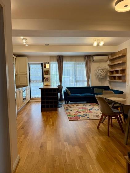Apartament cu 3 camere semidecomandat, mobilat în Unirii