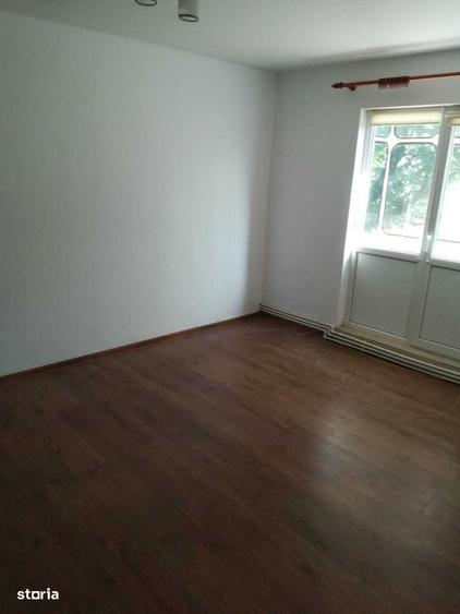 Apartament cu 3 camere semidecomandat în Tătărași