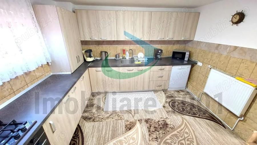 Casă cu 6 camere cu Teren 1061 Mp în Săcălășeni