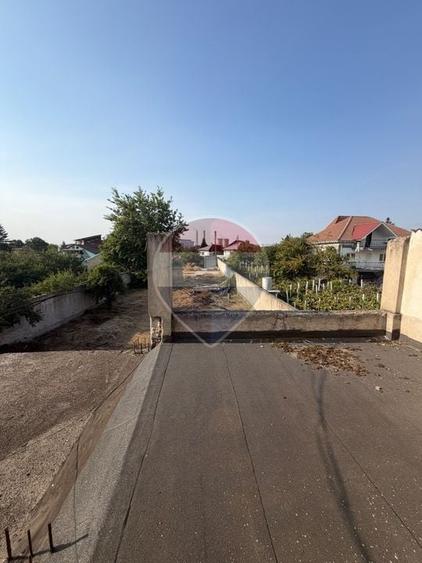 Casă individuală cu 10 camere cu Teren 1109 Mp în Bariera Vâlcii