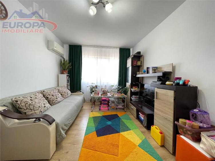 Apartament cu 3 camere decomandat în Central