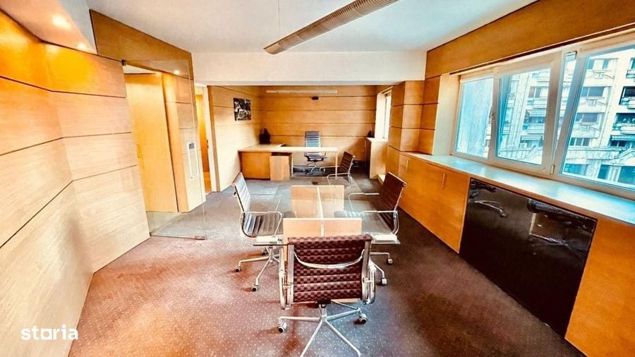 Apartament cu 4 camere, mobilat în Romană