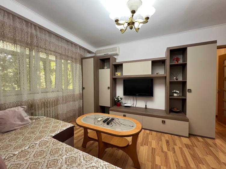 Apartament cu 2 camere semidecomandat în P-ța Victoriei