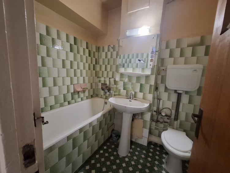 Apartament cu 3 camere semidecomandat în Veteranilor