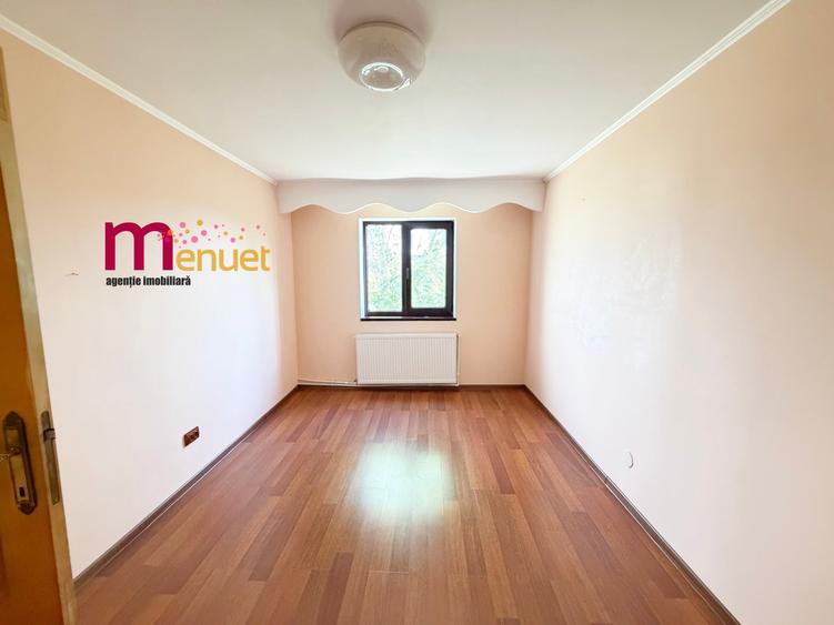 Apartament cu 3 camere semidecomandat în Vest