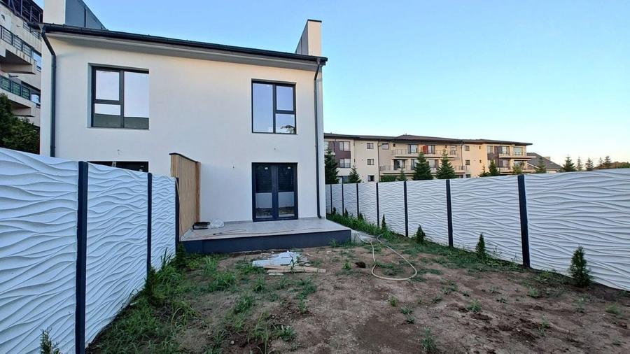 Duplex cu 4 camere cu Canalizare în Ostratu