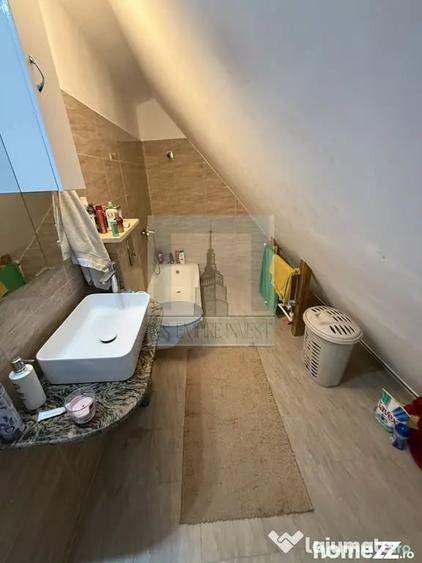 Casă cu 10 camere cu Teren 380 Mp în Astra