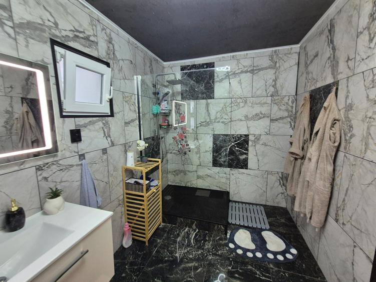 Casă individuală cu 4 camere cu Canalizare în Muncitoresc