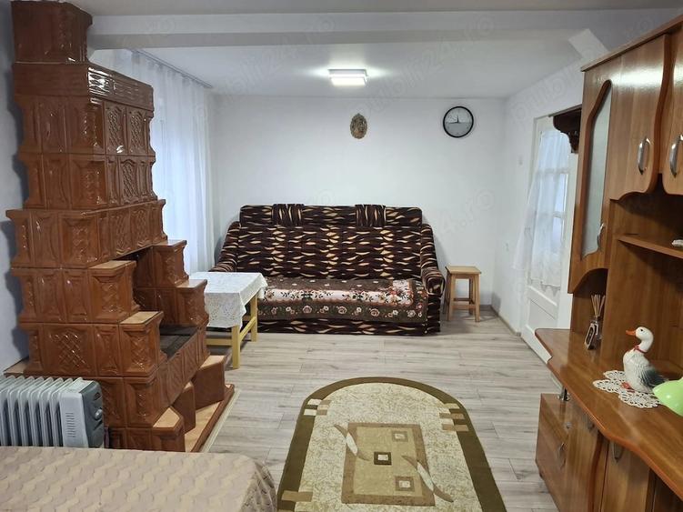 Casă cu 5 camere cu Teren 1200 Mp în Central