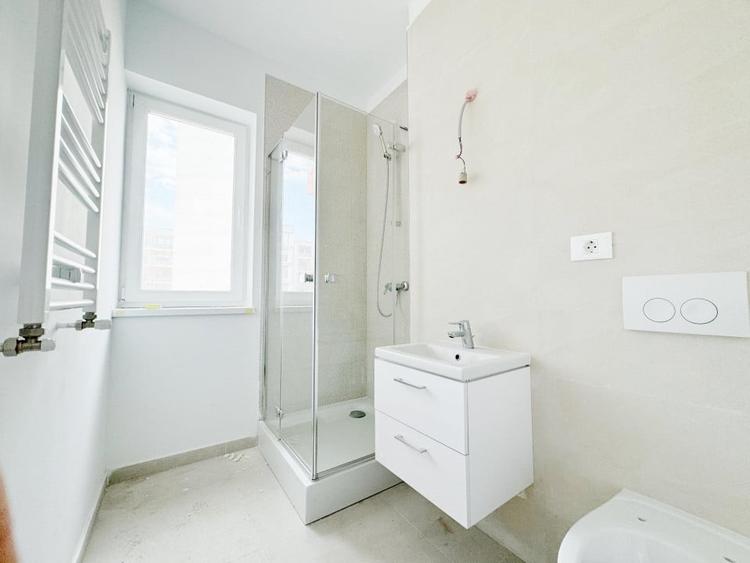Apartament cu 3 camere decomandat în Aradului