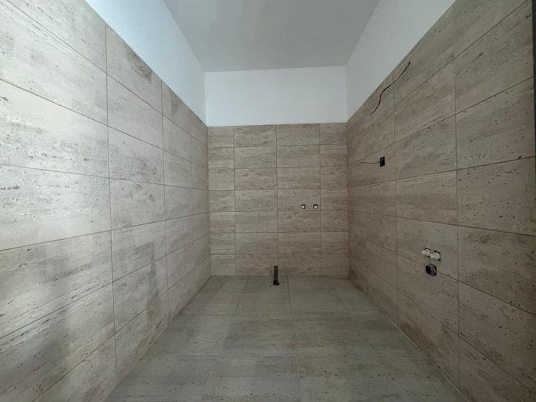 Apartament cu 7 camere decomandat în Central