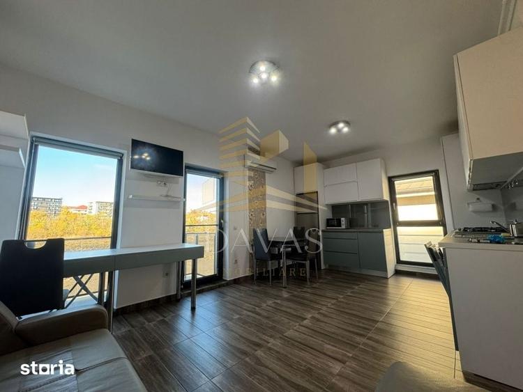 Apartament cu 3 camere semidecomandat în Borhanci