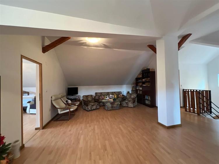 Casă individuală cu 6 camere cu Teren 5700 Mp în Cicârlău