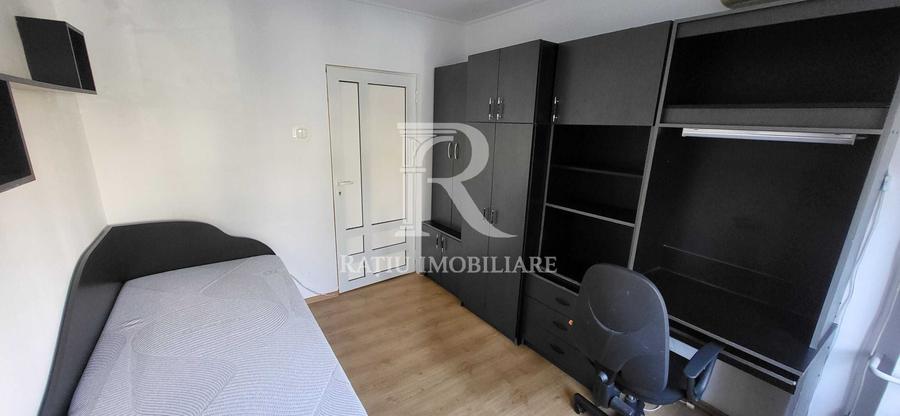 Apartament cu 3 camere decomandat, mobilat în Decebal