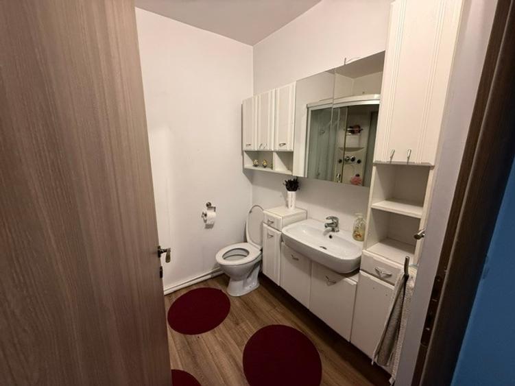 Casă individuală cu 5 camere cu Teren 1000 Mp în Central