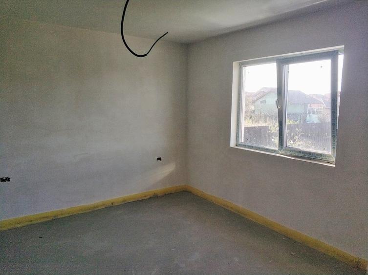 Casă cu 4 camere cu Canalizare în Central