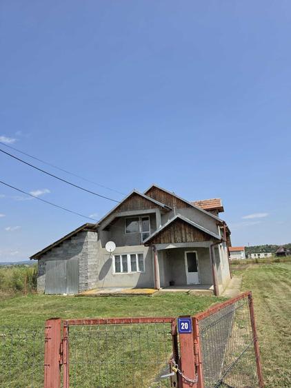 Casă cu 4 camere în Central