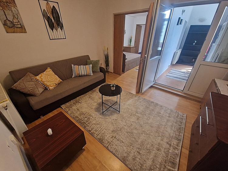 Apartament cu 2 camere semidecomandat, mobilat în 13 Septembrie