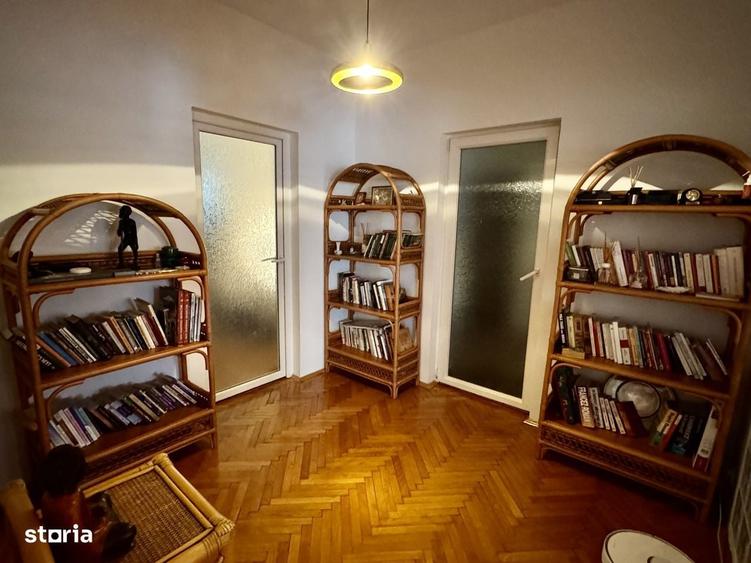 Apartament cu 4 camere decomandat în Pajura