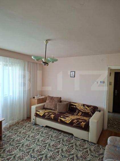 Apartament cu 3 camere semidecomandat, mobilat în Sud-Vest