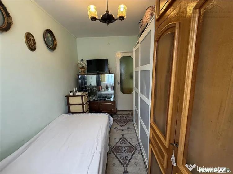 Apartament cu 3 camere semidecomandat în Astra