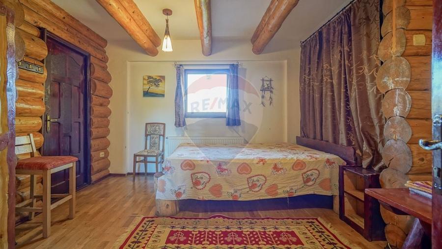 Casă individuală cu 8 camere cu Teren 1000 Mp în Timișu de Jos