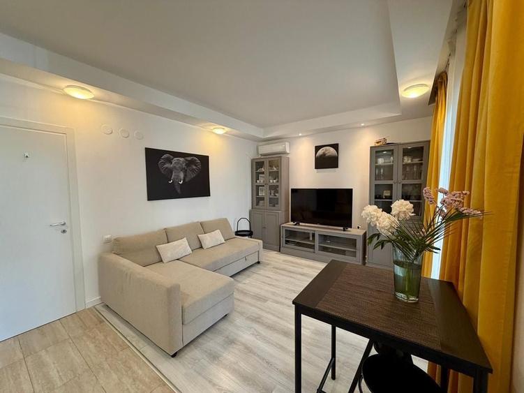 Apartament cu 3 camere semidecomandat în Ștefăneștii de Jos