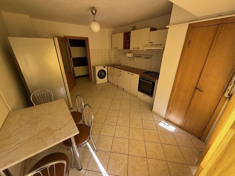 Apartament cu 2 camere decomandat în Buzaului