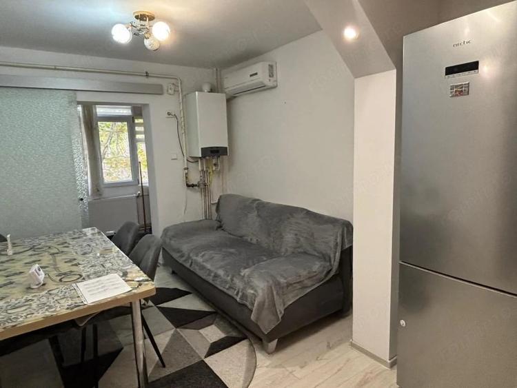 Apartament cu 3 camere decomandat în Rovine