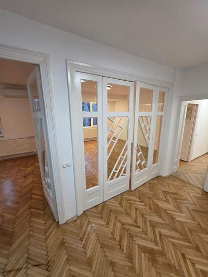 Birou, de 100 mp, în P-ța Unirii