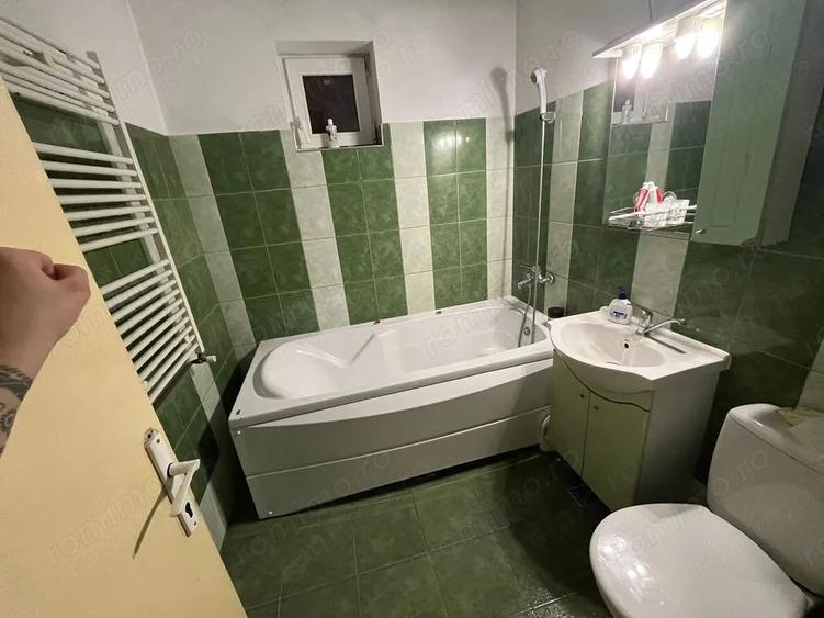 Apartament cu 4 camere semidecomandat în Complex Studențesc