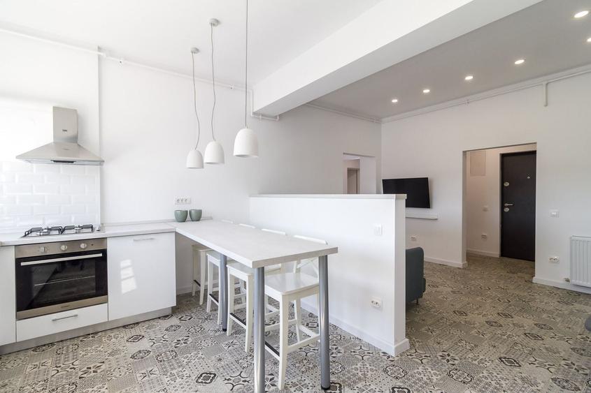 Apartament cu 4 camere, mobilat în Unirii