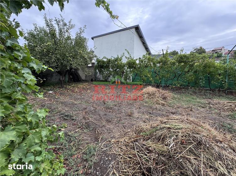 Casă cu 7 camere cu Teren 938 Mp în Central