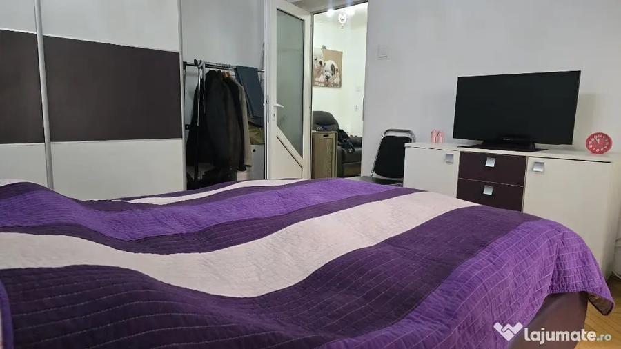 Apartament cu 3 camere decomandat în Decebal