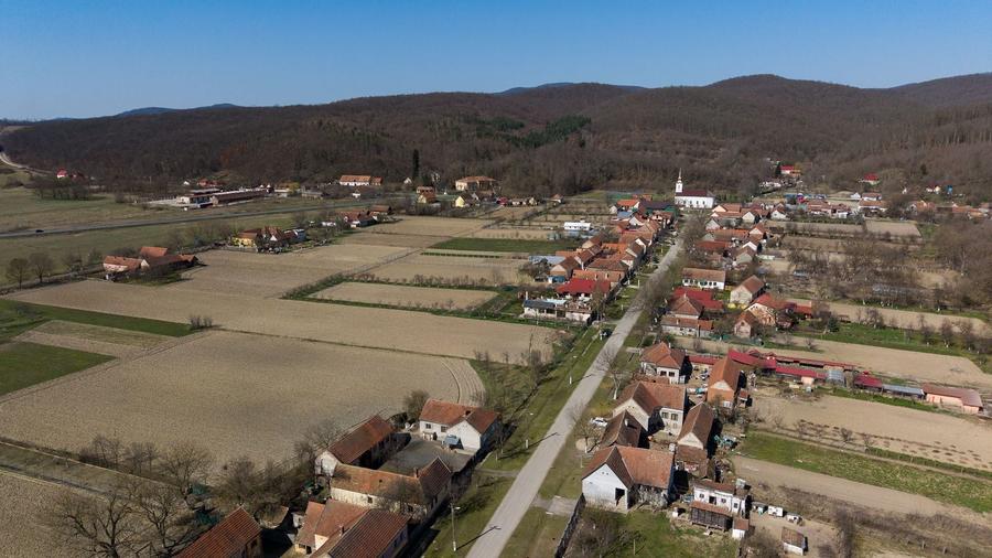 Teren Construcții intravilan de 2970 mp, în Odvoș