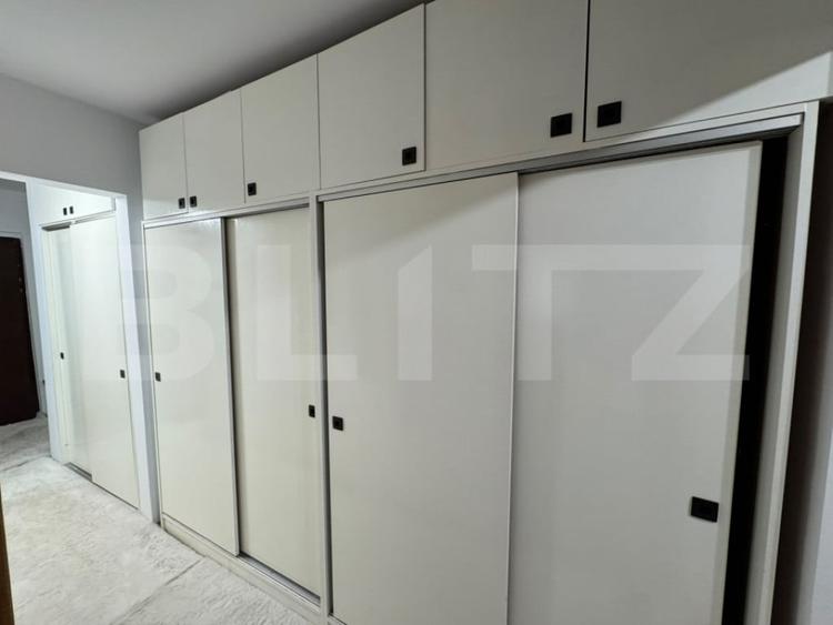 Apartament cu 4 camere decomandat în Sărari