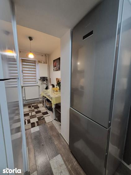 Apartament cu 2 camere semidecomandat în Craiovița Nouă