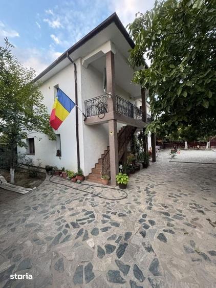 Casă cu 6 camere cu Teren 580 Mp în Central