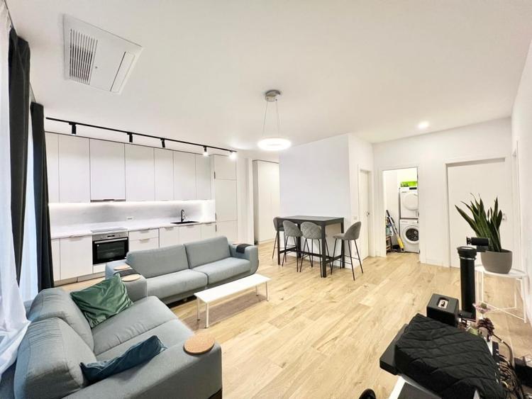 Apartament cu 3 camere, mobilat în Dacia