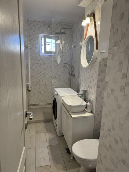Apartament cu 3 camere semidecomandat în Micro 15