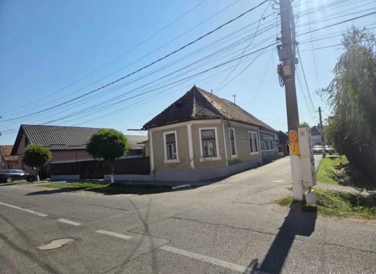 Casă individuală cu 2 camere cu Teren 400 Mp în Central