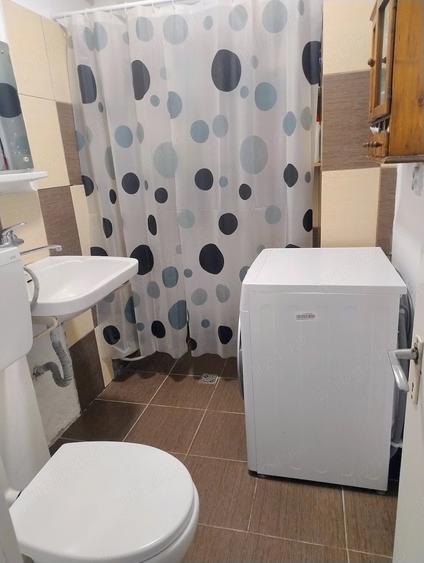 Apartament cu 4 camere decomandat în Soarelui