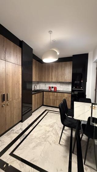 Apartament cu 4 camere semidecomandat în Herăstrău