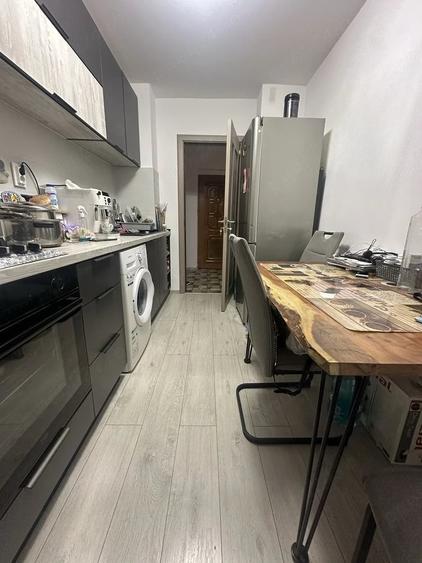 Apartament cu 3 camere decomandat în Prundu