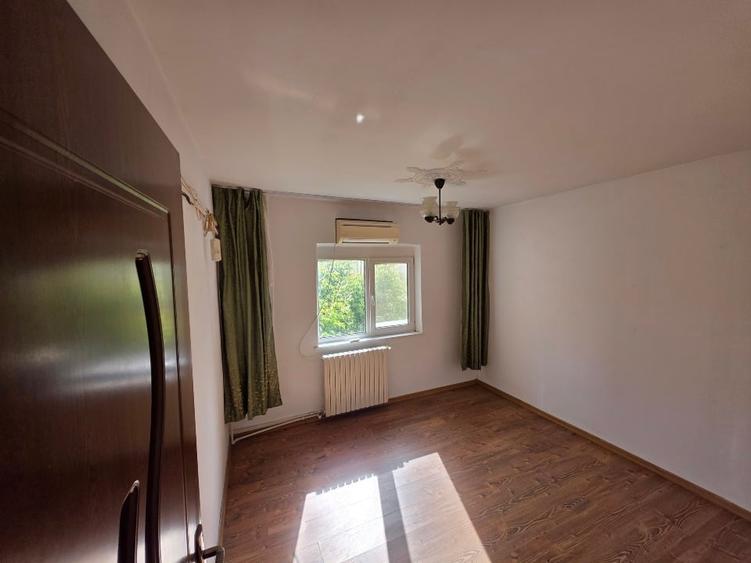 Apartament cu 3 camere decomandat, mobilat în Tineretului