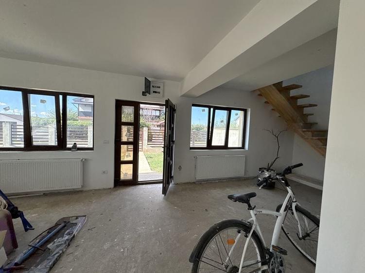 Casă cu 4 camere în Dumbrăveni