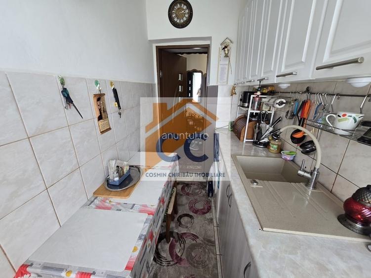 Bacau, Strada Neptun, nr. 6, apartament cu personalitate, logie si boxa