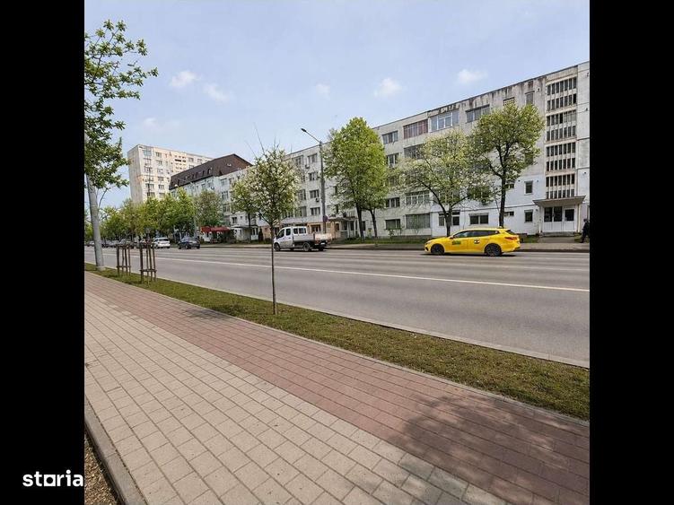 Apartament cu 3 camere semidecomandat, mobilat în Podu Roș