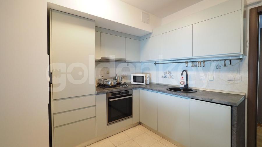 Apartament cu 4 camere semidecomandat în Băneasa